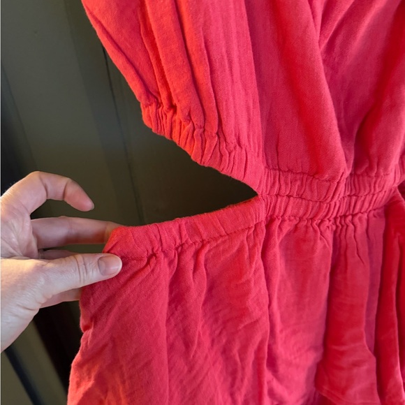 Chic Red Gap Dress - Picture 5 of 8